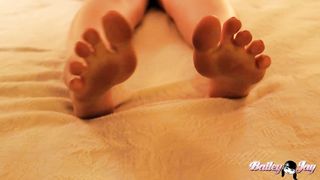 Soloing dark-haired transgender strokes her hard dick in the bed