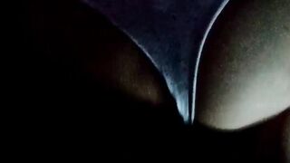 Que rico me cojo a mi culona con la luz apagada