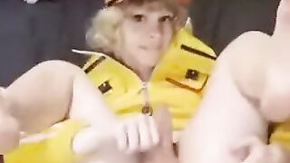 blond shemale exhibit legs showing big magic wand