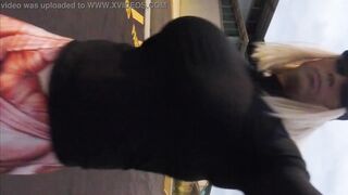 Muscle Bright-Haired Bird Hoe Spandex Leggings Unveils Huge Bum In Parking Lot