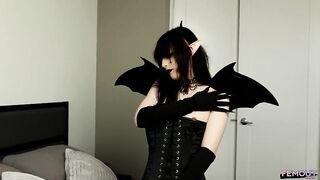 FEMOUT.XXX:hangs in Halloween With Spite!